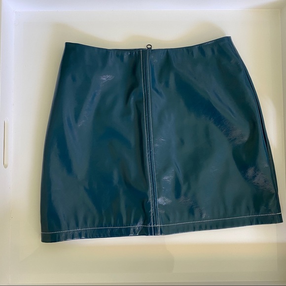 UO LUNA PATENT CONTRAST STITCH MINI SKIRT - Picture 2 of 4